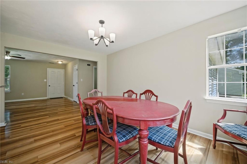 Photo 13 of 43 residential for sale in Chesapeake virginia
