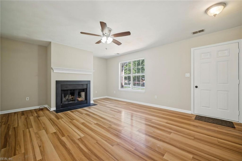Photo 3 of 43 residential for sale in Chesapeake virginia