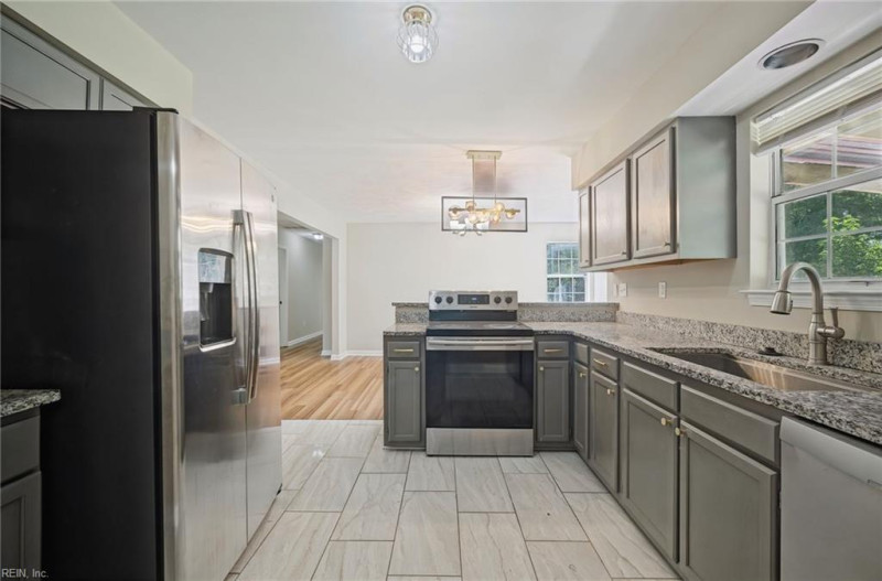 Photo 7 of 43 residential for sale in Chesapeake virginia