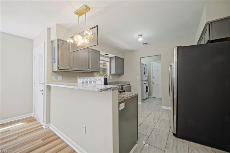 Photo 8 of 43 residential for sale in Chesapeake virginia