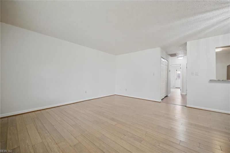 Photo 3 of 27 residential for sale in Virginia Beach virginia