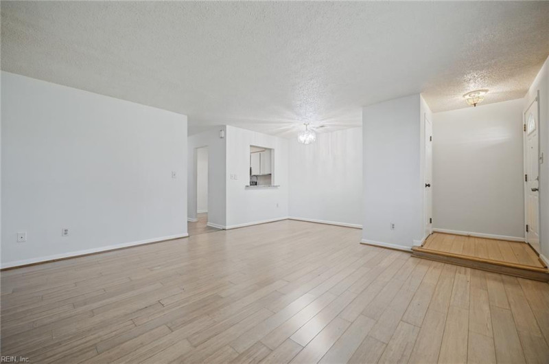 Photo 5 of 27 residential for sale in Virginia Beach virginia