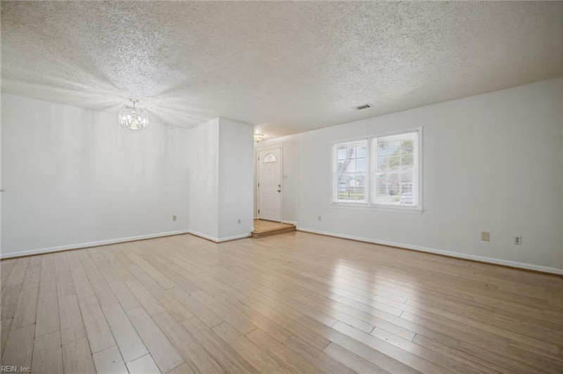 Photo 6 of 27 residential for sale in Virginia Beach virginia