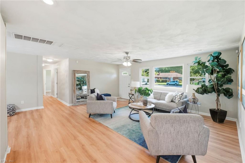 Photo 11 of 49 residential for sale in Virginia Beach virginia