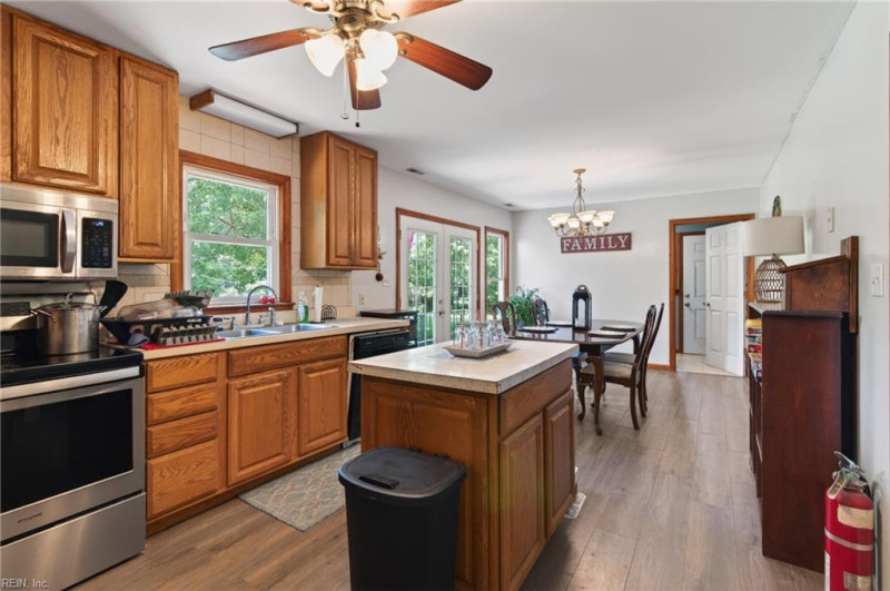 Photo 10 of 41 residential for sale in Hampton virginia