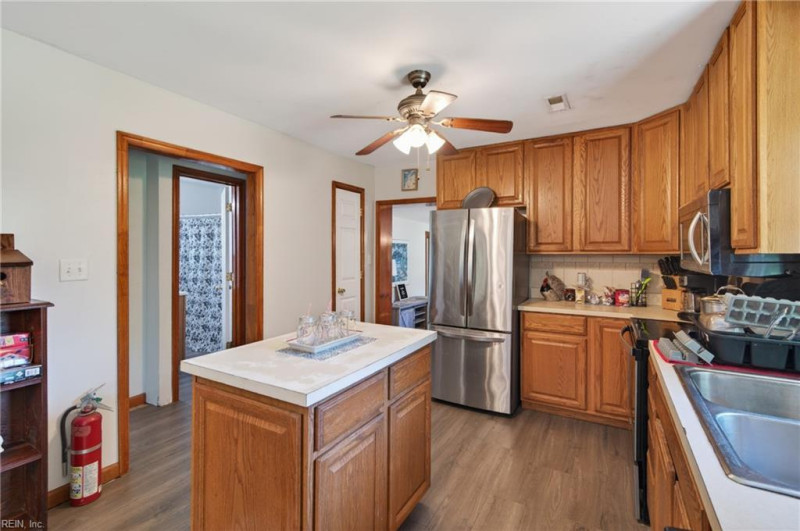 Photo 12 of 41 residential for sale in Hampton virginia