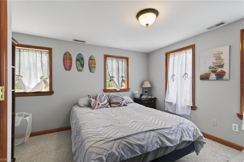 Photo 17 of 41 residential for sale in Hampton virginia