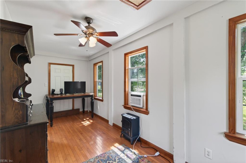Photo 9 of 41 residential for sale in Hampton virginia
