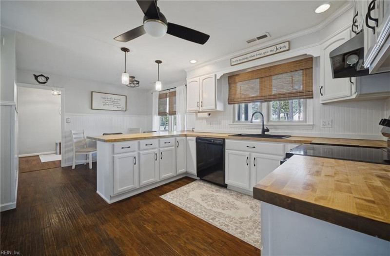 Photo 12 of 48 residential for sale in Chesapeake virginia