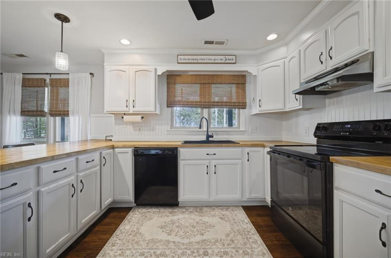 Photo 13 of 48 residential for sale in Chesapeake virginia