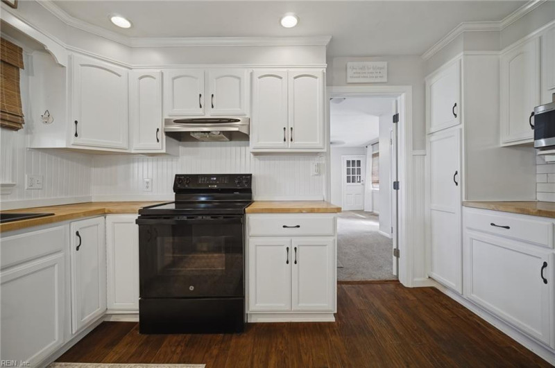Photo 15 of 48 residential for sale in Chesapeake virginia