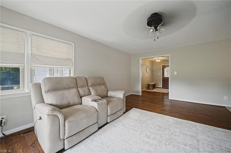 Photo 18 of 48 residential for sale in Chesapeake virginia