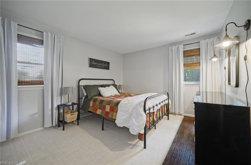 Photo 25 of 48 residential for sale in Chesapeake virginia
