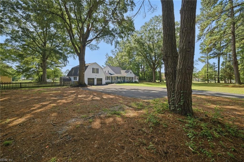 Photo 4 of 48 residential for sale in Chesapeake virginia