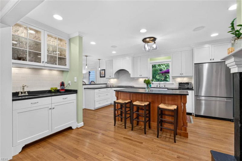 Photo 11 of 50 residential for sale in Virginia Beach virginia