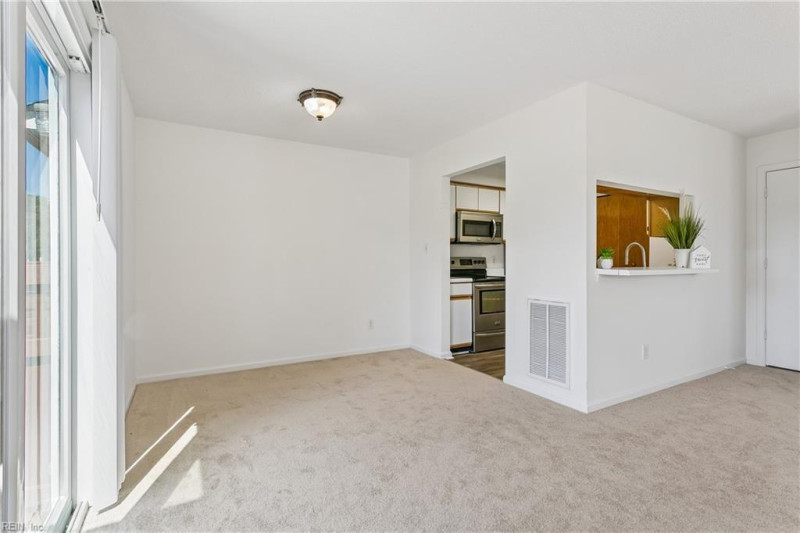 Photo 14 of 43 residential for sale in Portsmouth virginia