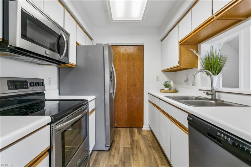 Photo 15 of 43 residential for sale in Portsmouth virginia