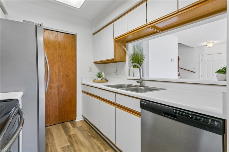 Photo 16 of 43 residential for sale in Portsmouth virginia