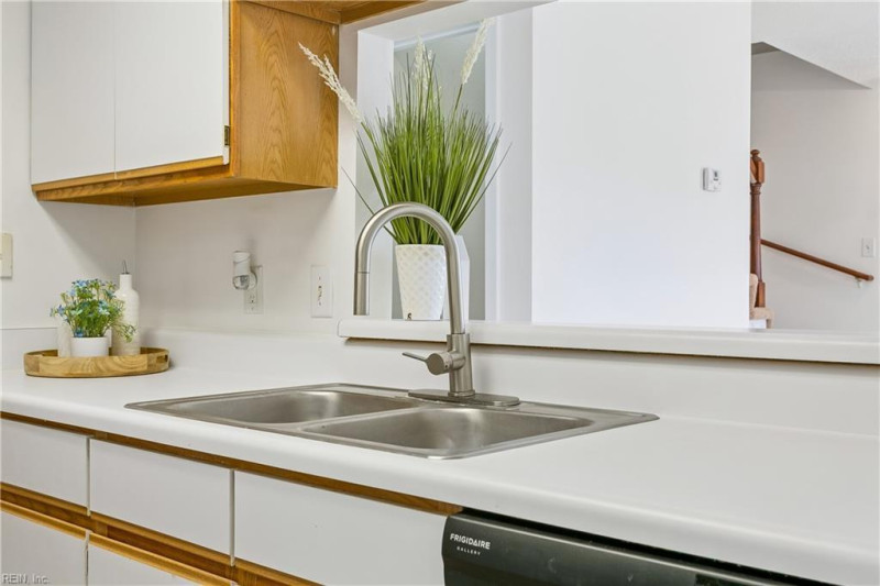 Photo 17 of 43 residential for sale in Portsmouth virginia