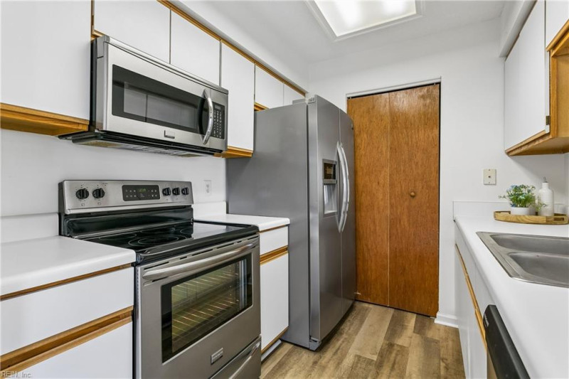 Photo 18 of 43 residential for sale in Portsmouth virginia