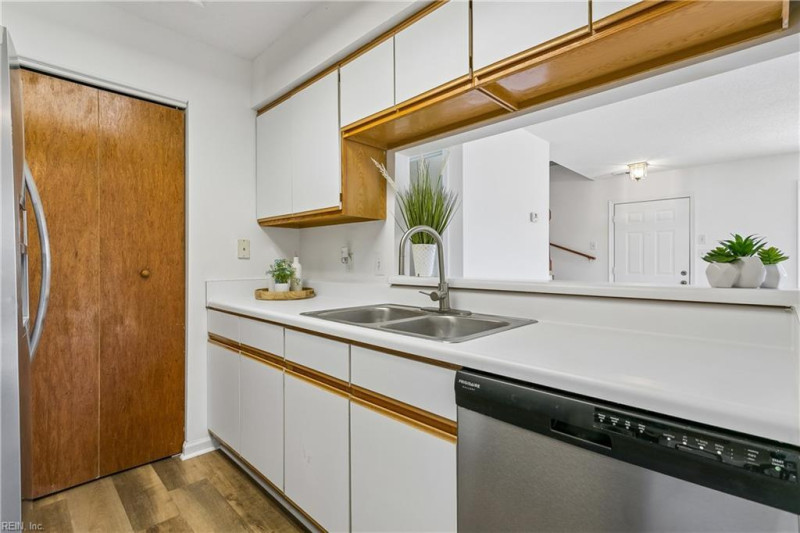 Photo 19 of 43 residential for sale in Portsmouth virginia