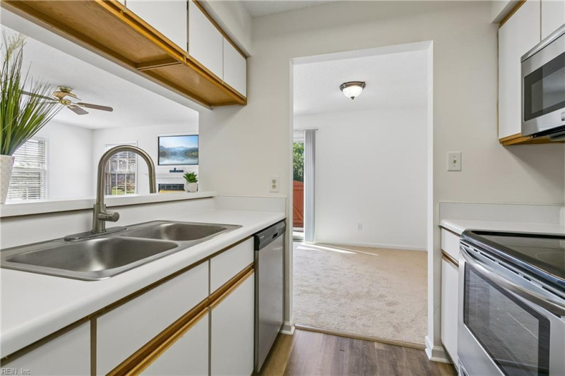 Photo 20 of 43 residential for sale in Portsmouth virginia