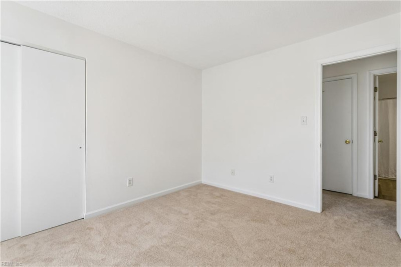 Photo 27 of 43 residential for sale in Portsmouth virginia