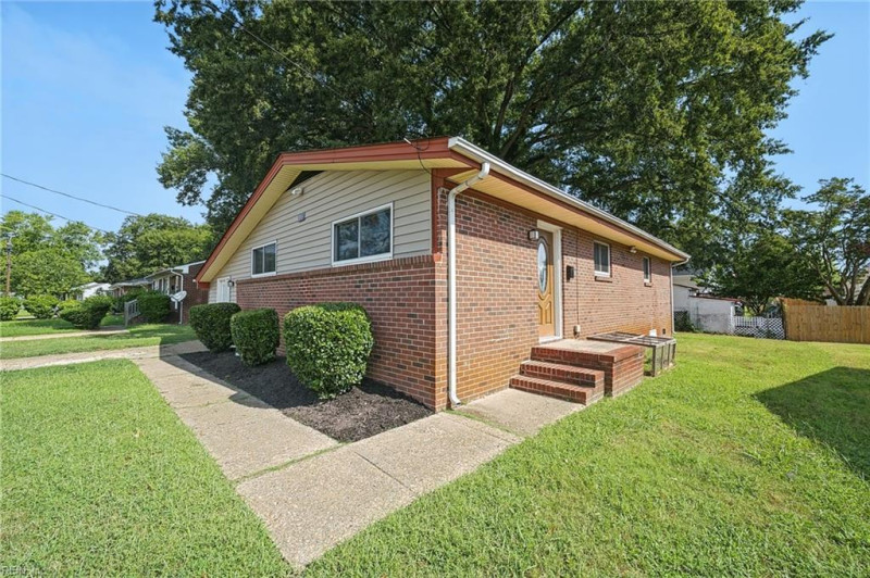Photo 3 of 27 residential for sale in Hampton virginia Photo 3 of 27 residential for sale in Hampton virginia