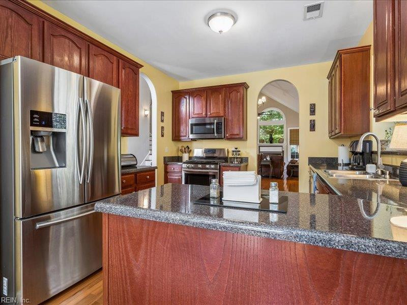 Photo 11 of 45 residential for sale in James City County virginia