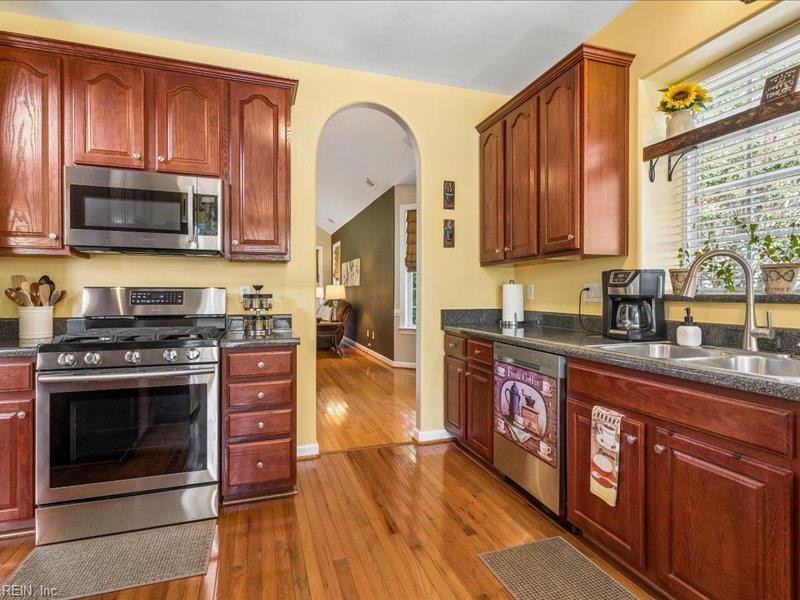 Photo 6 of 45 residential for sale in James City County virginia
