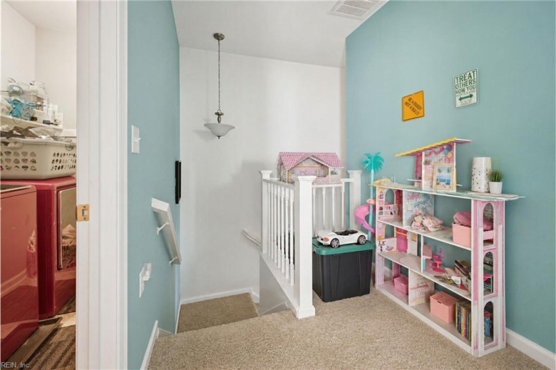 Photo 10 of 18 residential for sale in Chesapeake virginia