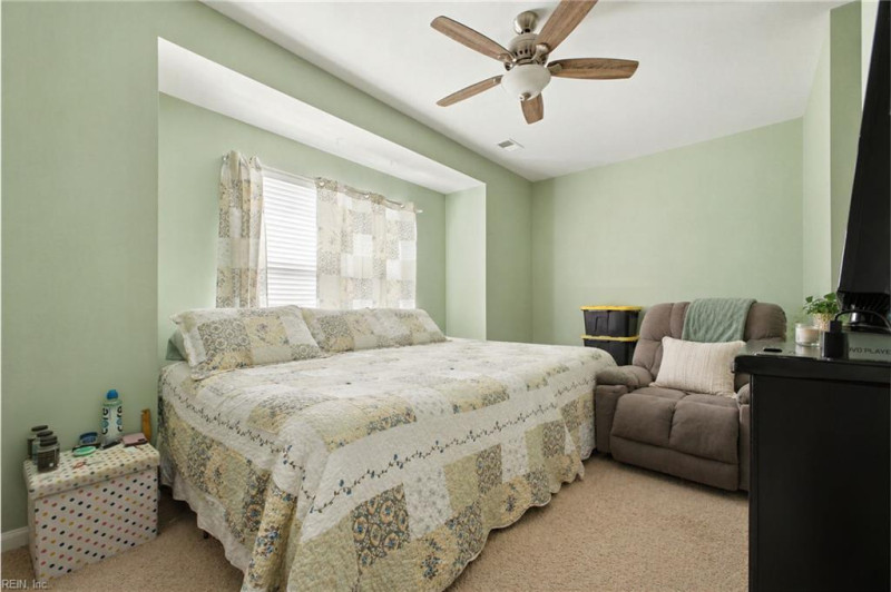 Photo 11 of 18 residential for sale in Chesapeake virginia