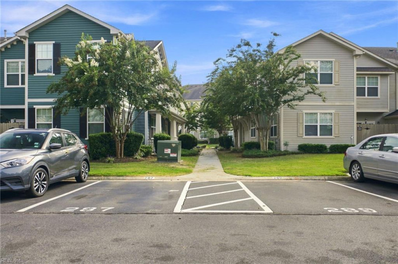 Photo 14 of 18 residential for sale in Chesapeake virginia