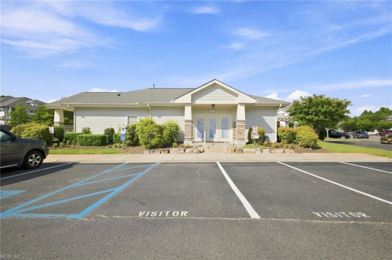 Photo 17 of 18 residential for sale in Chesapeake virginia