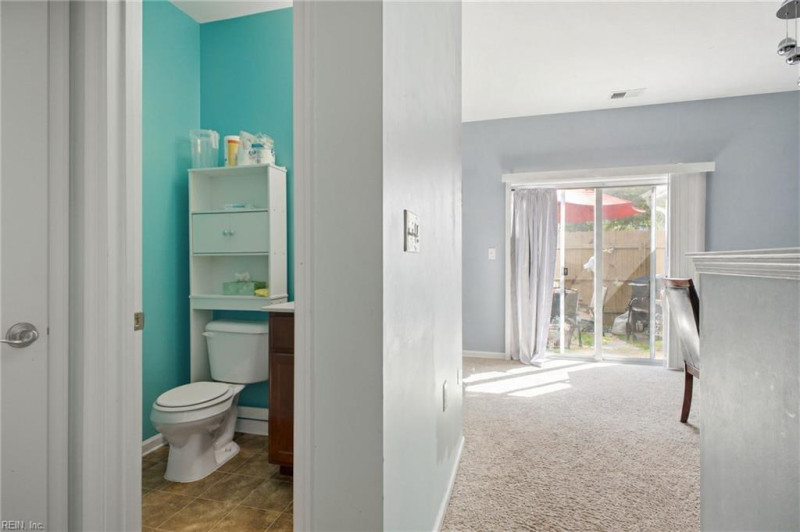 Photo 4 of 18 residential for sale in Chesapeake virginia