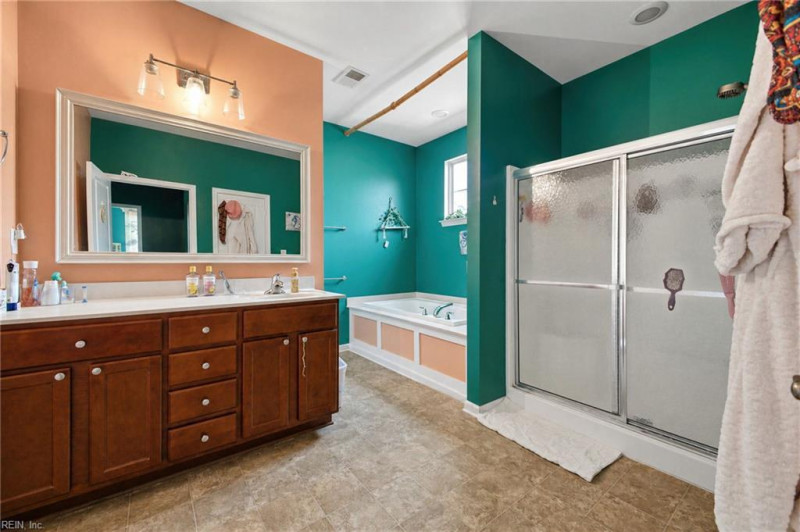 Photo 8 of 18 residential for sale in Chesapeake virginia
