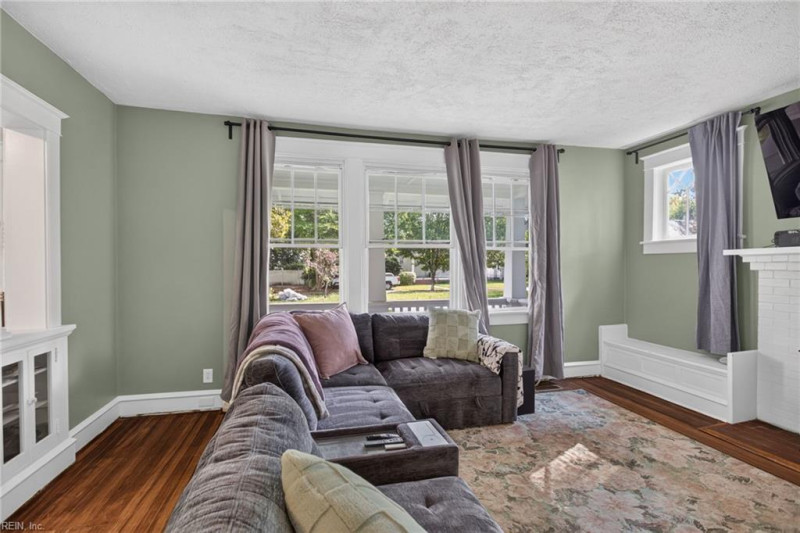 Photo 10 of 34 residential for sale in Hampton virginia