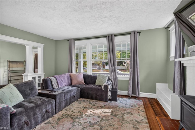 Photo 11 of 34 residential for sale in Hampton virginia
