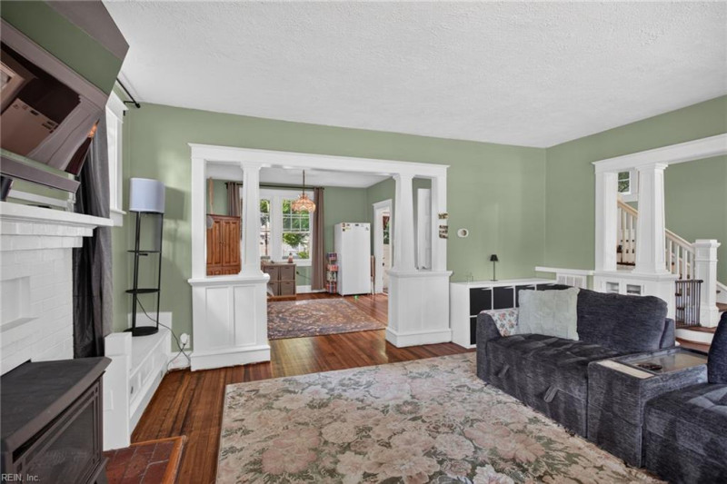 Photo 12 of 34 residential for sale in Hampton virginia