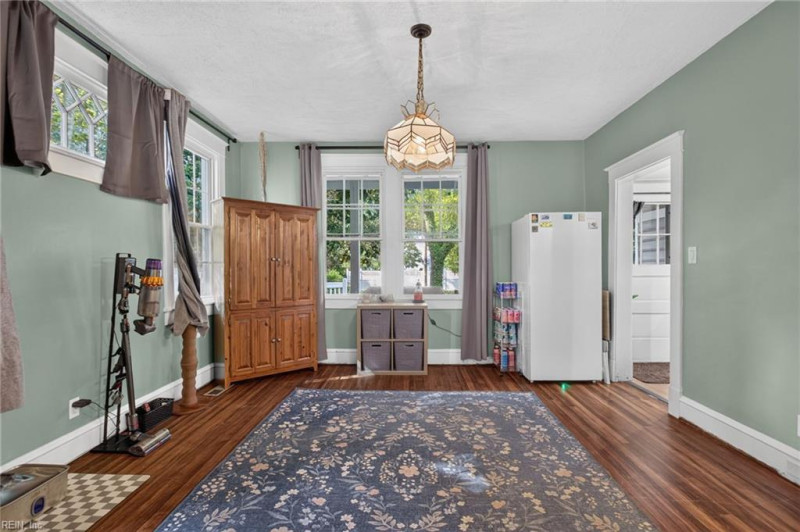 Photo 13 of 34 residential for sale in Hampton virginia