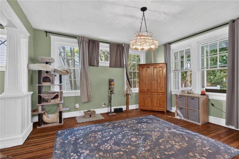 Photo 14 of 34 residential for sale in Hampton virginia