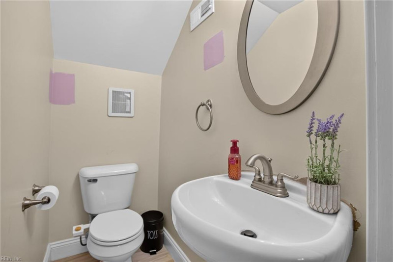 Photo 16 of 34 residential for sale in Hampton virginia