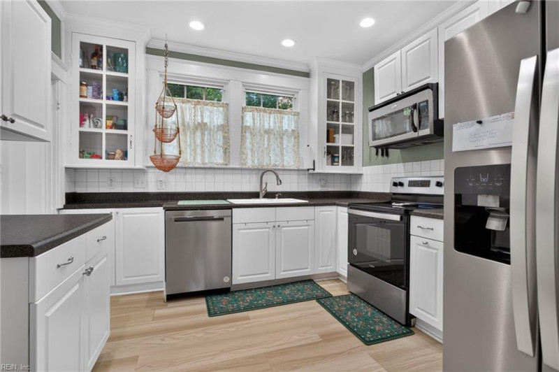 Photo 17 of 34 residential for sale in Hampton virginia