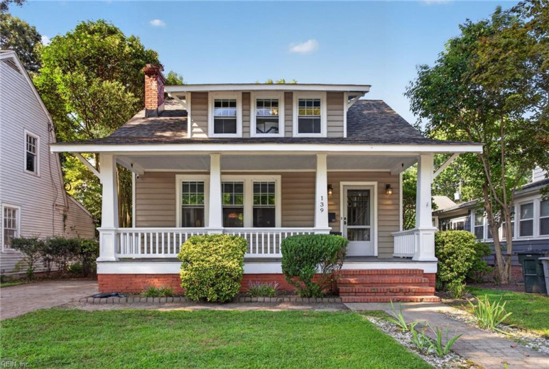 Photo 2 of 34 residential for sale in Hampton virginia