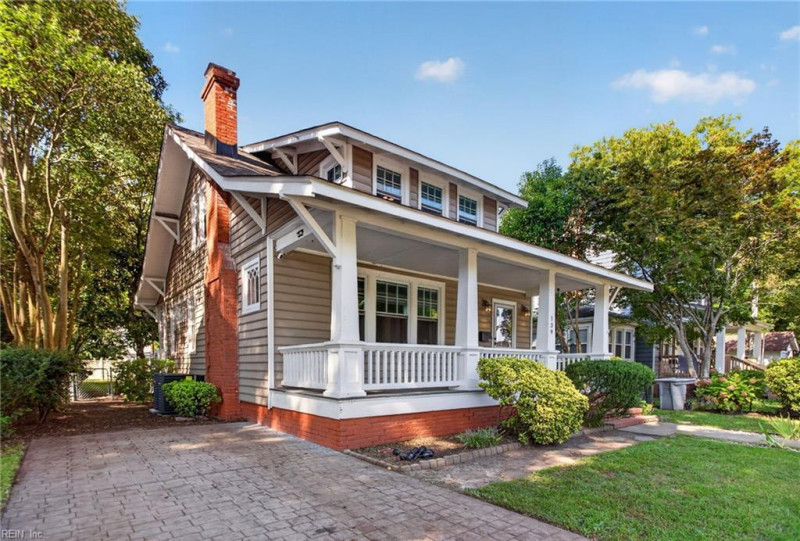 Photo 3 of 34 residential for sale in Hampton virginia