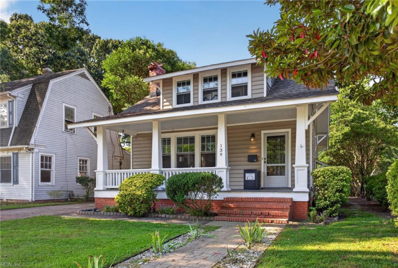 Photo 4 of 34 residential for sale in Hampton virginia
