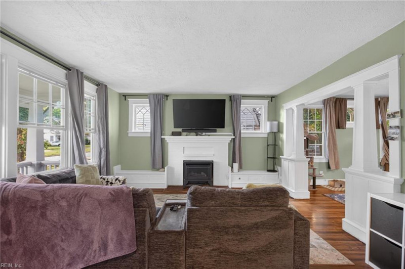 Photo 8 of 34 residential for sale in Hampton virginia