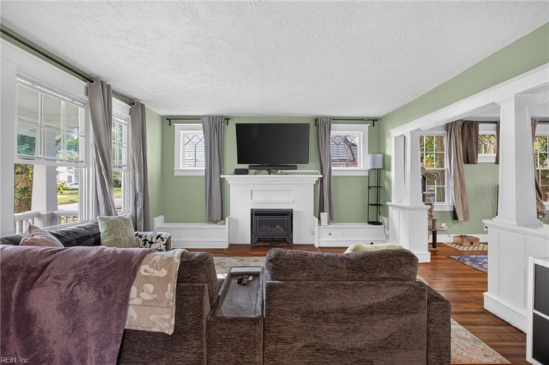Photo 9 of 34 residential for sale in Hampton virginia