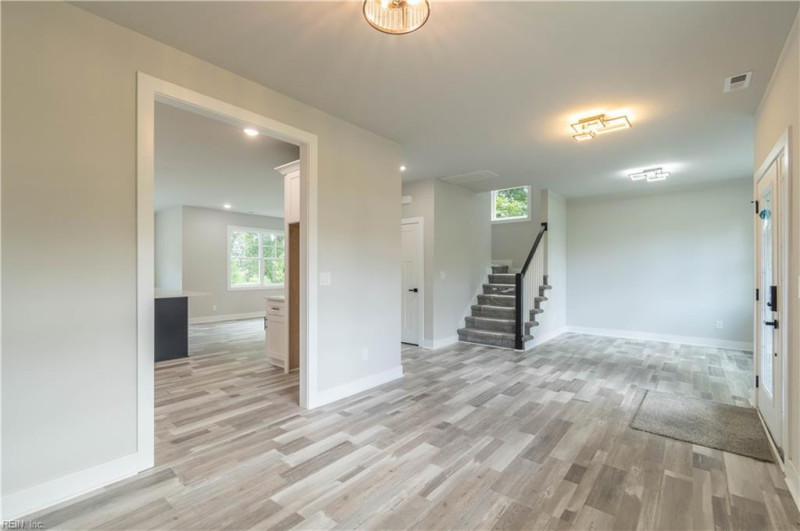 Photo 10 of 33 residential for sale in Chesapeake virginia