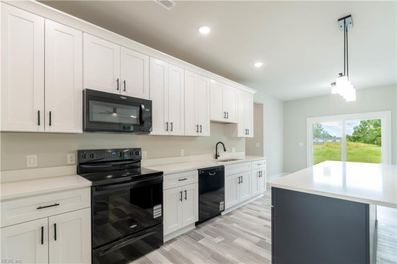 Photo 11 of 33 residential for sale in Chesapeake virginia